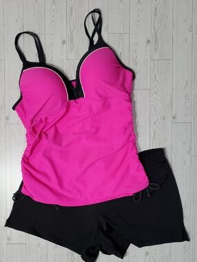 Free Country Pink Tankini Swimsuit Top & Black Swim Shorts